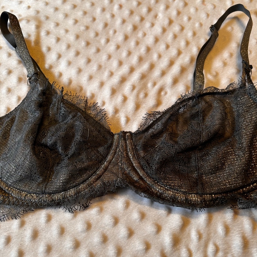 Victoria’s secret’s Elegant Black Lace Bra